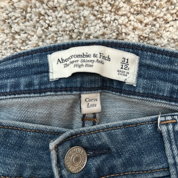 Abercrombie & Fitch. Curve Love Super Skinny High Rise Ankle. 31 regular - Picture 2 of 2